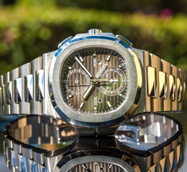 Patek Philippe Nautilus 5990 1a Grey Dial