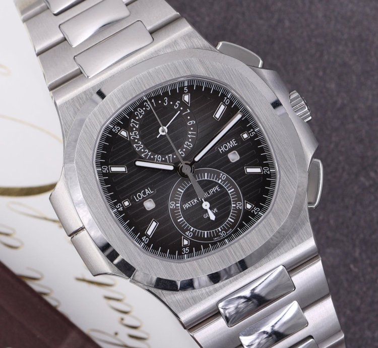 Patek Philippe Nautilus 5990 1a-001 - Full Set - Like New Condition - 2018