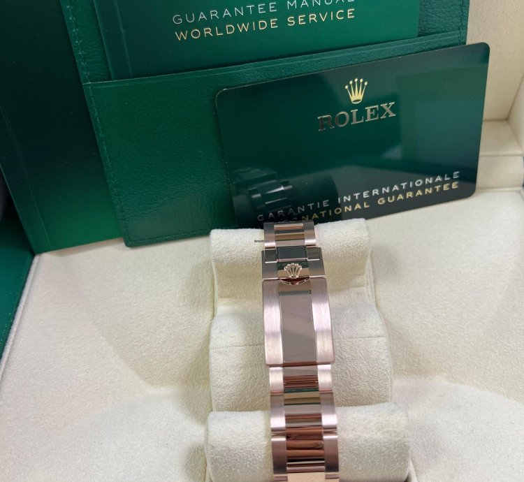 Rolex Daytona Everose Gold Black And Sundust Diamond Dial Oyster Bracelet 126505