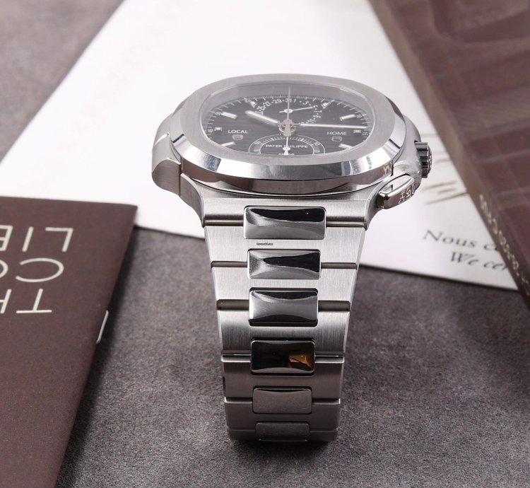 Patek Philippe Nautilus 5990 1a-001 - Full Set - Like New Condition - 2018