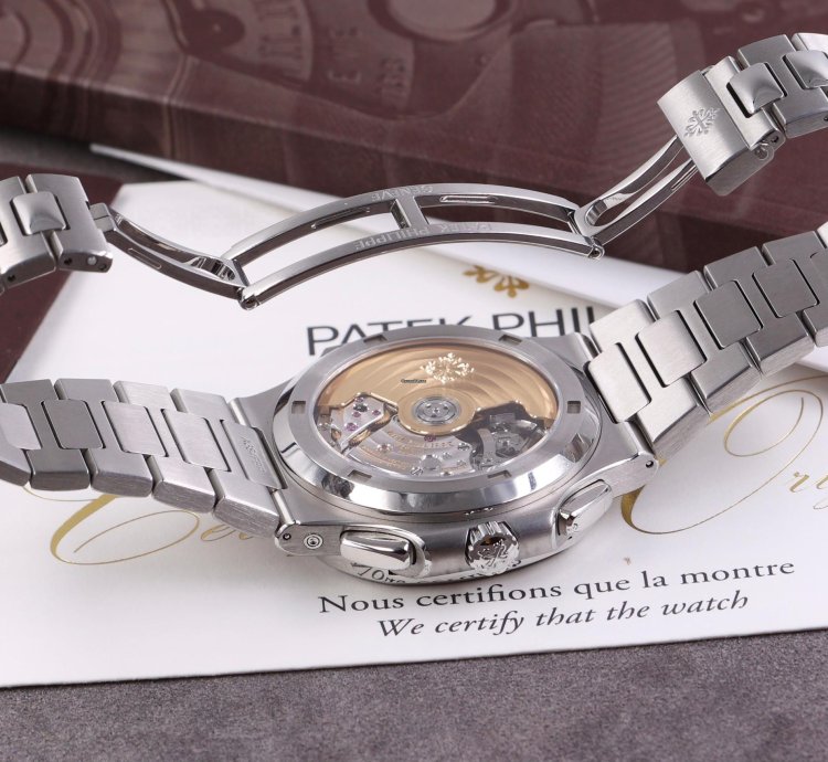 Patek Philippe Nautilus 5990 1a-001 - Full Set - Like New Condition - 2018