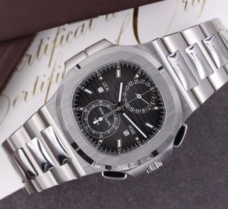 Patek Philippe Nautilus 5990 1a-001 - Full Set - Like New Condition - 2018