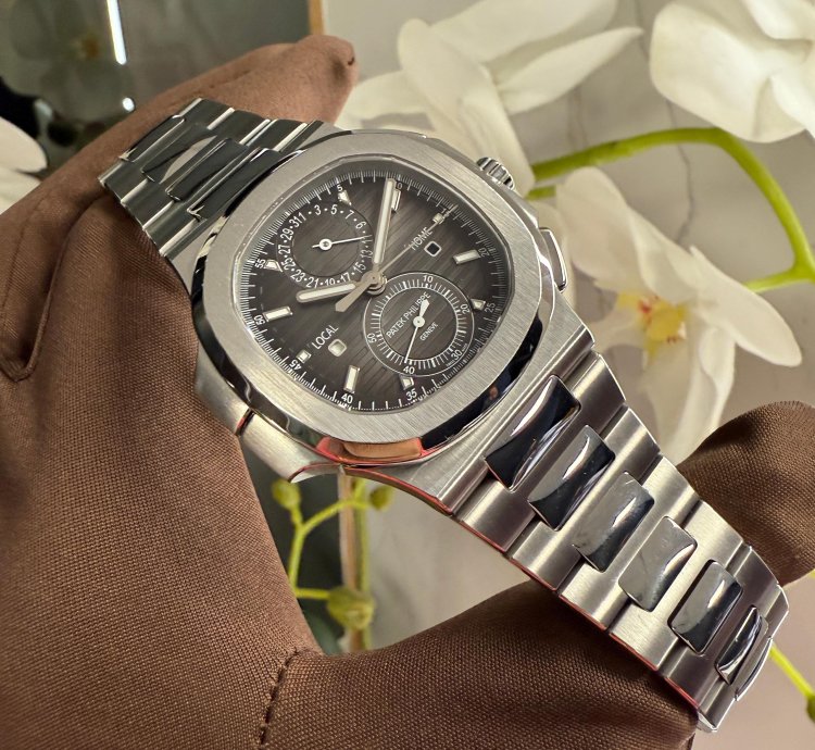 Patek Philippe Nautilus 5990 1a-001 Steel Grey Dial 2020