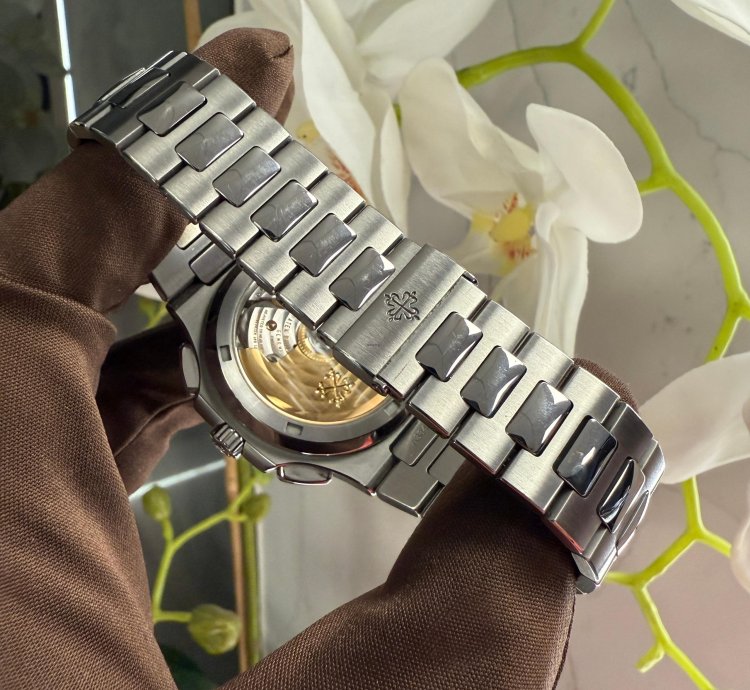 Patek Philippe Nautilus 5990 1a-001 Steel Grey Dial 2020