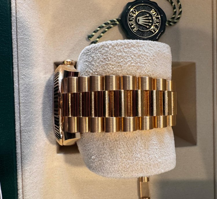 Rolex Day-date 40 Full Set Worn Handful Of Times