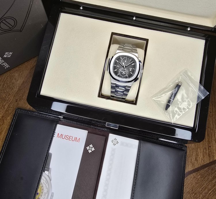 Patek Philippe Nautilus 5990 1a-001 Travel Time