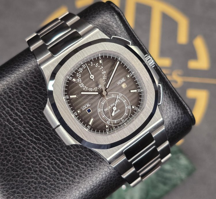 Patek Philippe Nautilus 5990 1a-001 Travel Time