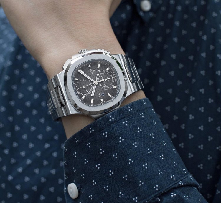 Patek Philippe Nautilus 5990 1a-001 Travel Time Chronograph Stainless Steel 2018