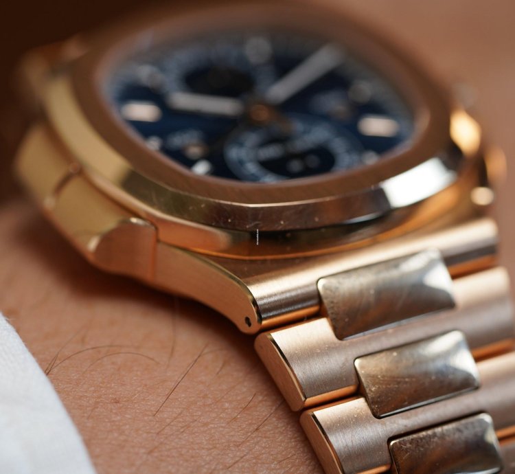 Patek Philippe Nautilus 5990 1r-001 Full Set Unpolished