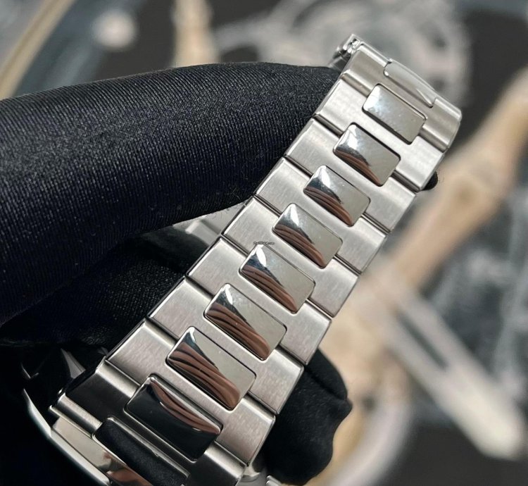 Patek Philippe Nautilus 5990 2017