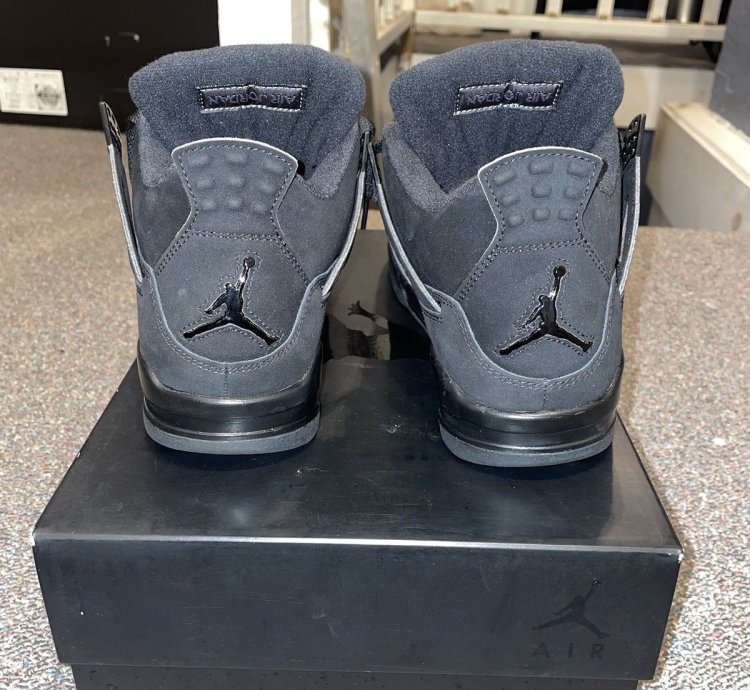 Black Cat 4s