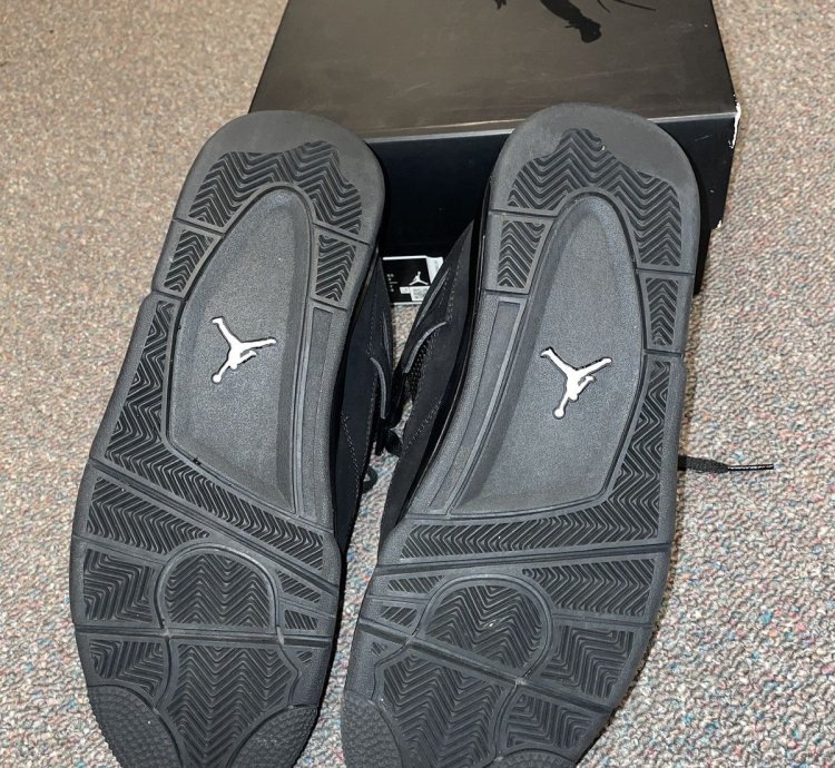 Black Cat 4s
