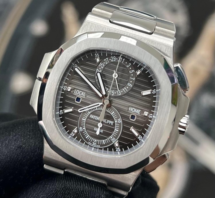 Patek Philippe Nautilus 5990 2017