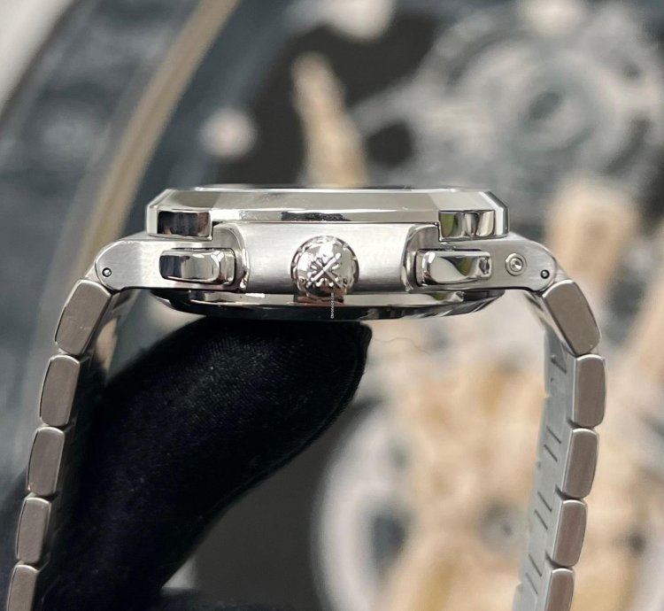 Patek Philippe Nautilus 5990 2017