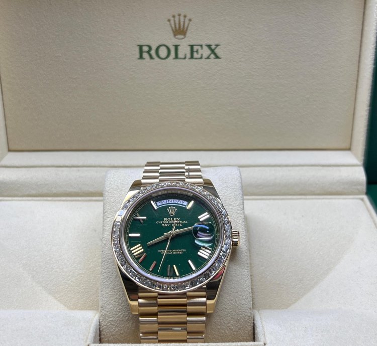 Rolex Day-date 40 Green Dial Baguette Diamond Bezel Full Yellow Gold