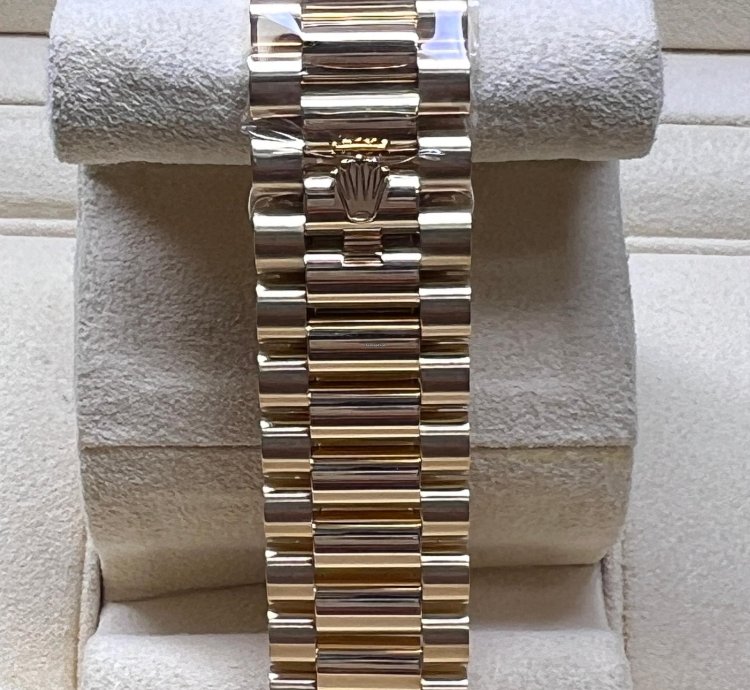 Rolex Day-date 40 Green Dial Baguette Diamond Bezel Full Yellow Gold