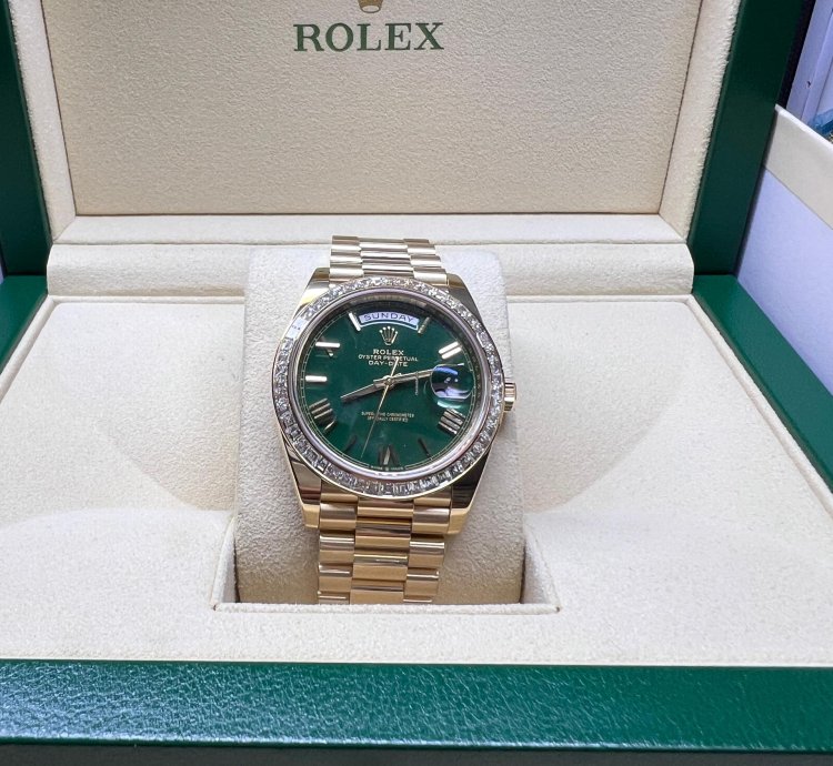 Rolex Day-date 40 Green Dial Baguette Diamond Bezel Full Yellow Gold