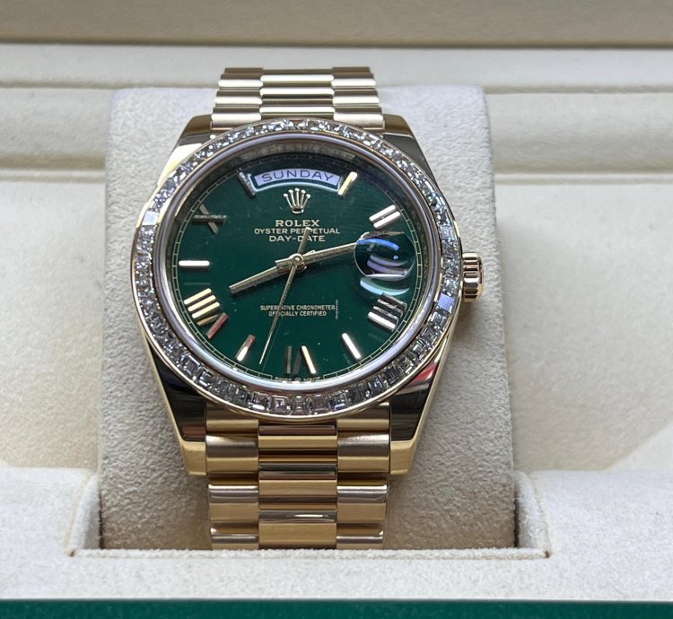 Rolex Day-date 40 Green Dial Baguette Diamond Bezel Full Yellow Gold