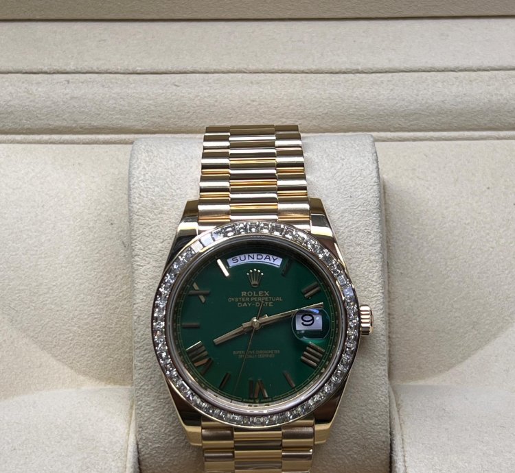 Rolex Day-date 40 Green Dial Baguette Diamond Bezel Full Yellow Gold