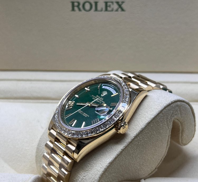 Rolex Day-date 40 Green Dial Baguette Diamond Bezel Full Yellow Gold
