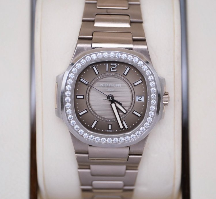 Patek Philippe Nautilus 7010 1g-010