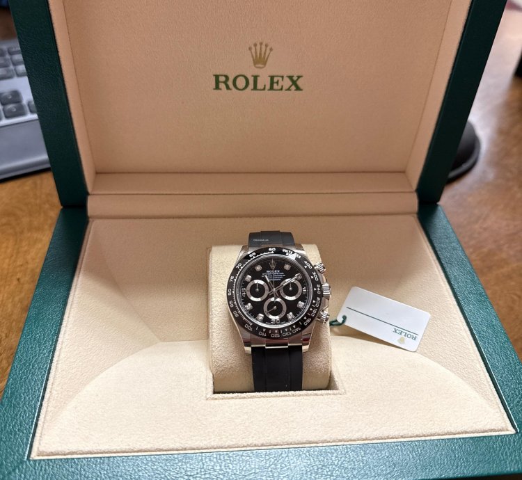 Rolex Daytona Full Set Box And Papers Never Used