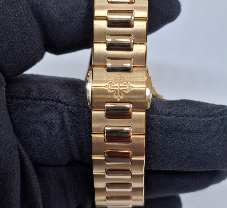 Patek Philippe Nautilus 7010 1r-011