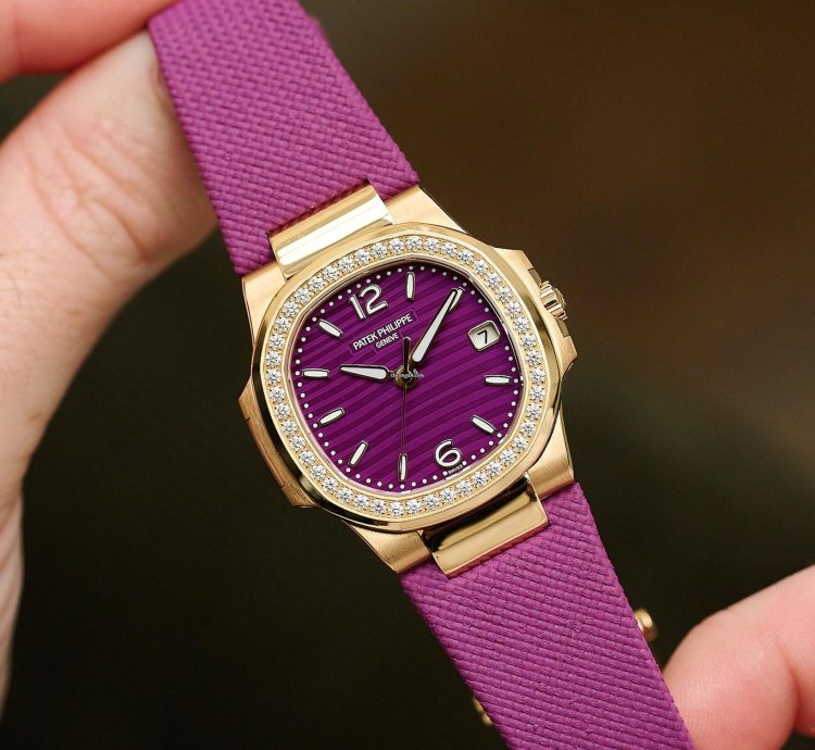 Patek Philippe Nautilus 7010r-013 Rose Gold