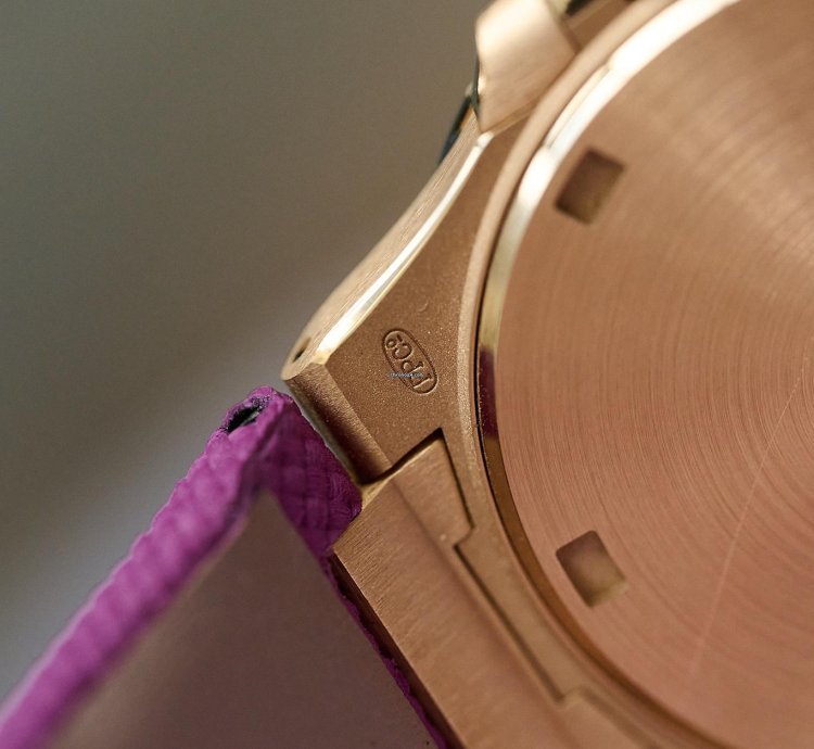 Patek Philippe Nautilus 7010r-013 Rose Gold