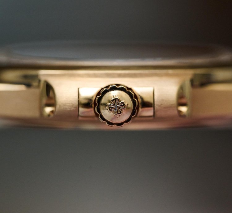 Patek Philippe Nautilus 7010r-013 Rose Gold