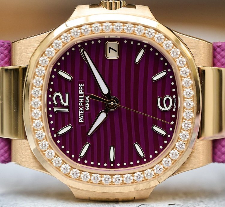 Patek Philippe Nautilus 7010r-013 Rose Gold