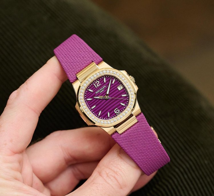 Patek Philippe Nautilus 7010r-013 Rose Gold