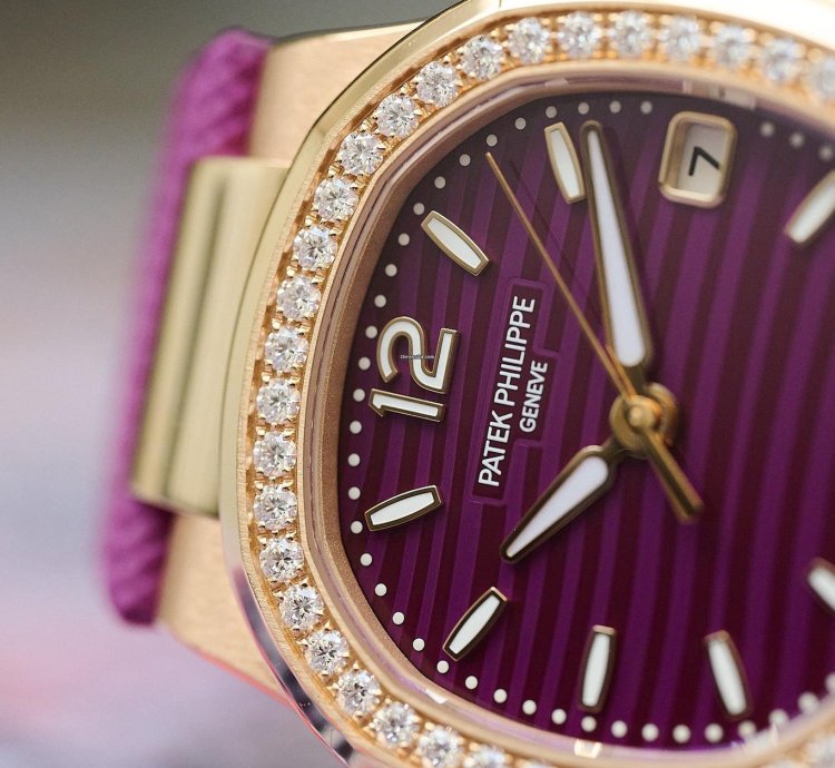 Patek Philippe Nautilus 7010r-013 Rose Gold
