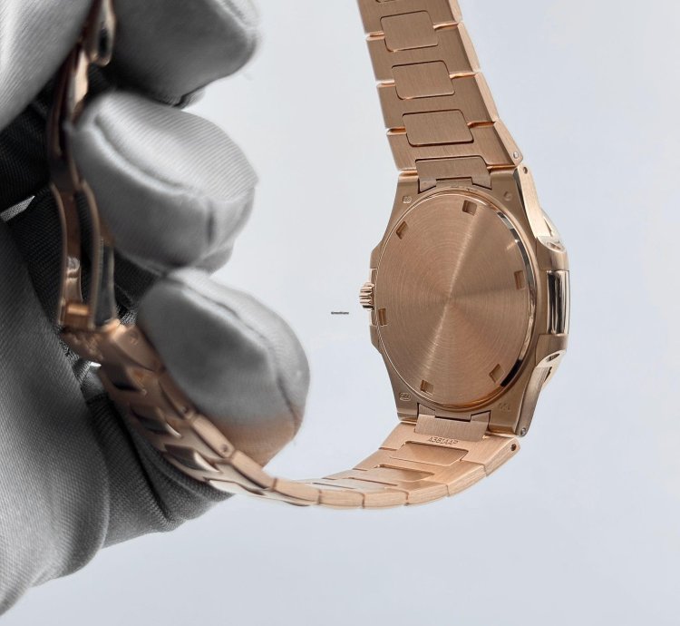 Patek Philippe Nautilus 7011 1r-001 Ladies Rose Gold Silver Dial 2016