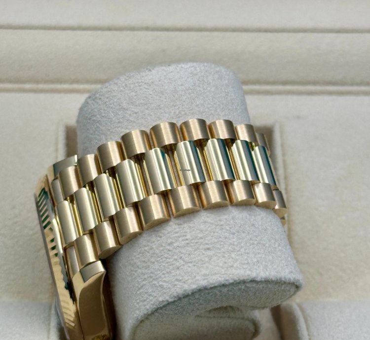 Rolex Day-date 40 Green Roman Dial