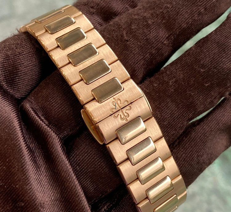 Patek Philippe Nautilus 7118 1200r-001