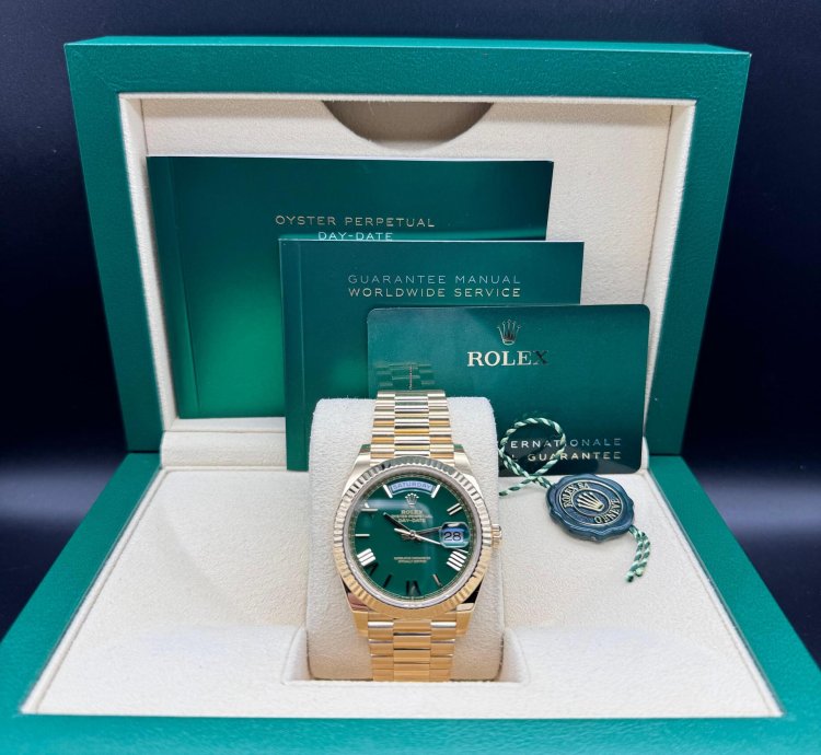 Rolex Day-date 40 Green Roman Dial Unworn