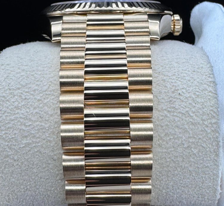 Rolex Day-date 40 Green Roman Dial Unworn