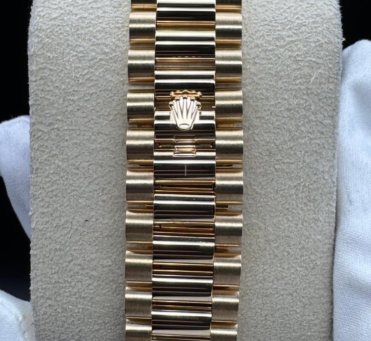 Rolex Day-date 40 Green Roman Dial Unworn
