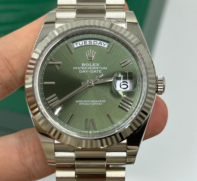 Rolex Day-date 40 Green Roman Dial White Gold President