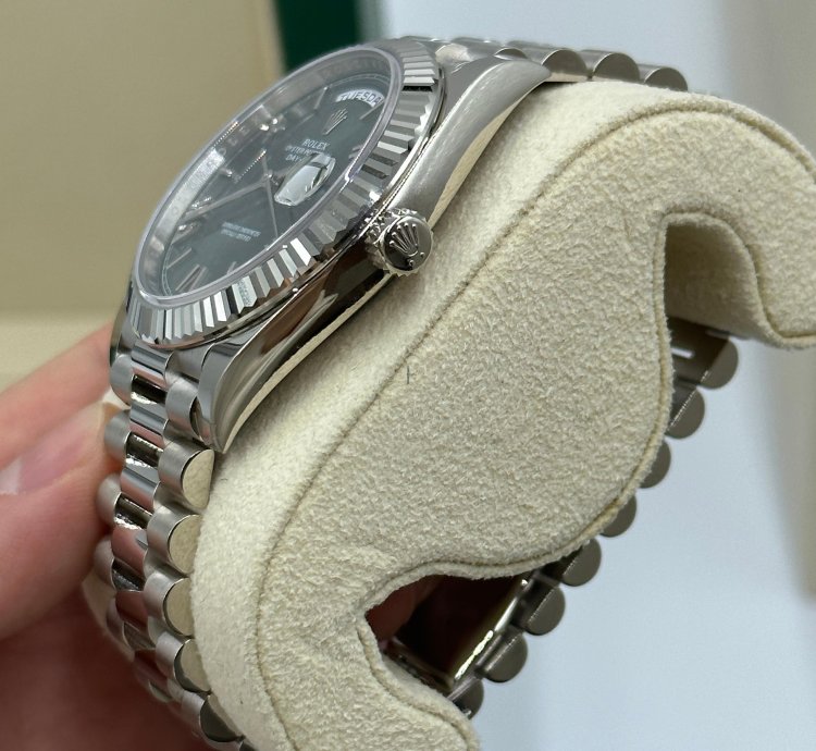 Rolex Day-date 40 Green Roman Dial White Gold President