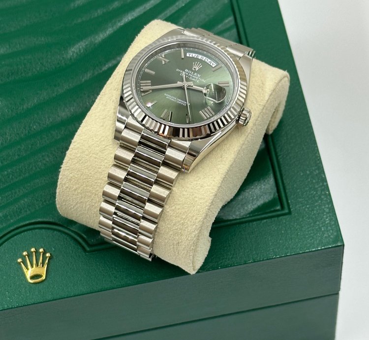 Rolex Day-date 40 Green Roman Dial White Gold President