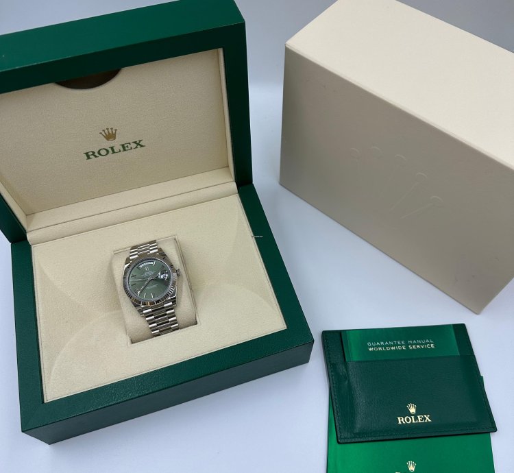 Rolex Day-date 40 Green Roman Dial White Gold President
