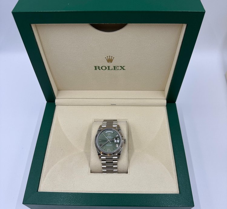 Rolex Day-date 40 Green Roman Dial White Gold President
