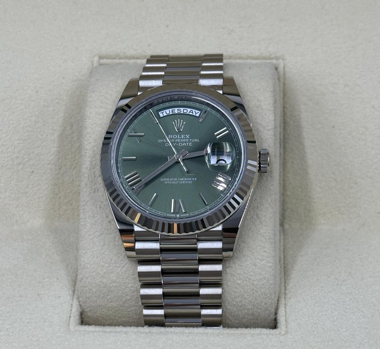 Rolex Day-date 40 Green Roman Dial White Gold President