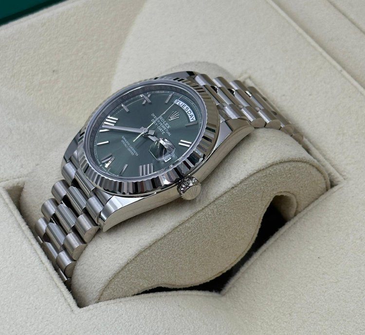 Rolex Day-date 40 Green Roman Dial White Gold President