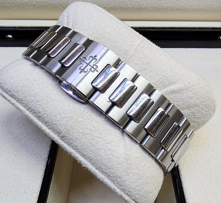Patek Philippe Nautilus 7118 1a-010