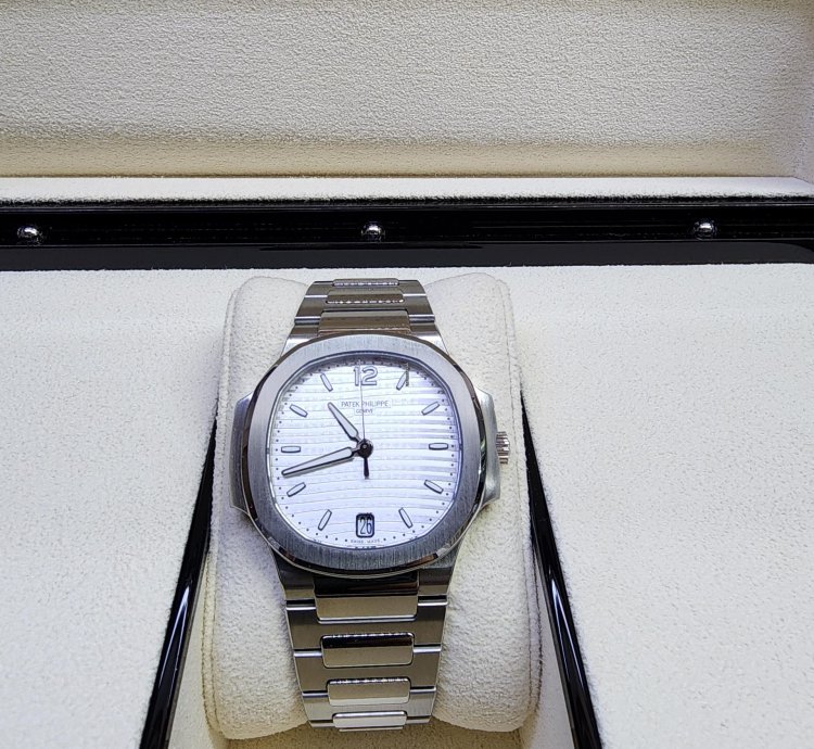 Patek Philippe Nautilus 7118 1a-010