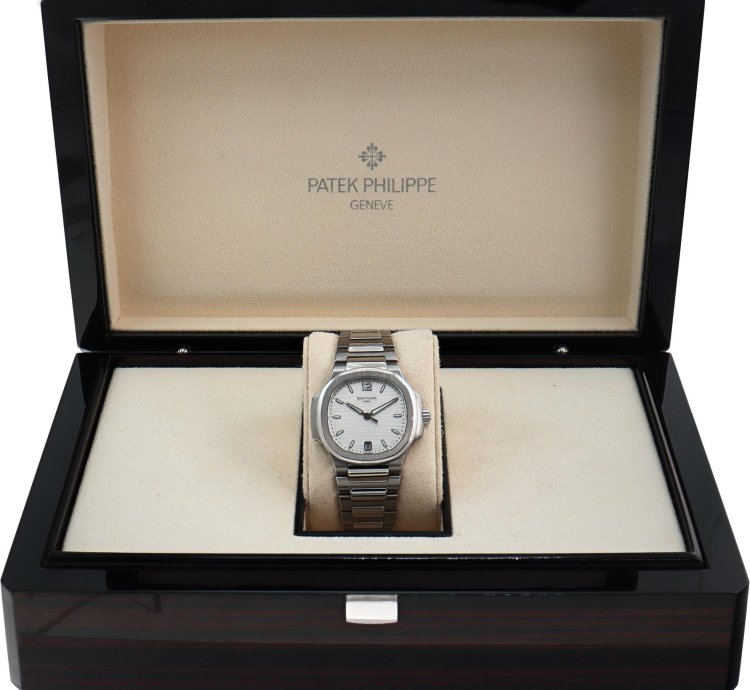 Patek Philippe Nautilus 7118 1a-010 Stainless Steel 35mm Watch