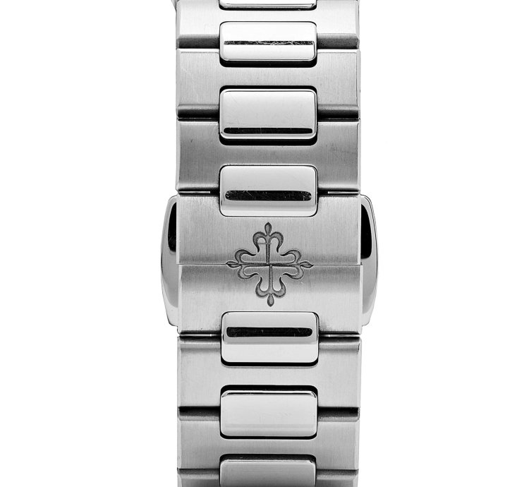 Patek Philippe Nautilus 7118 1a-010 Stainless Steel Silvery Opaline Dial 2019